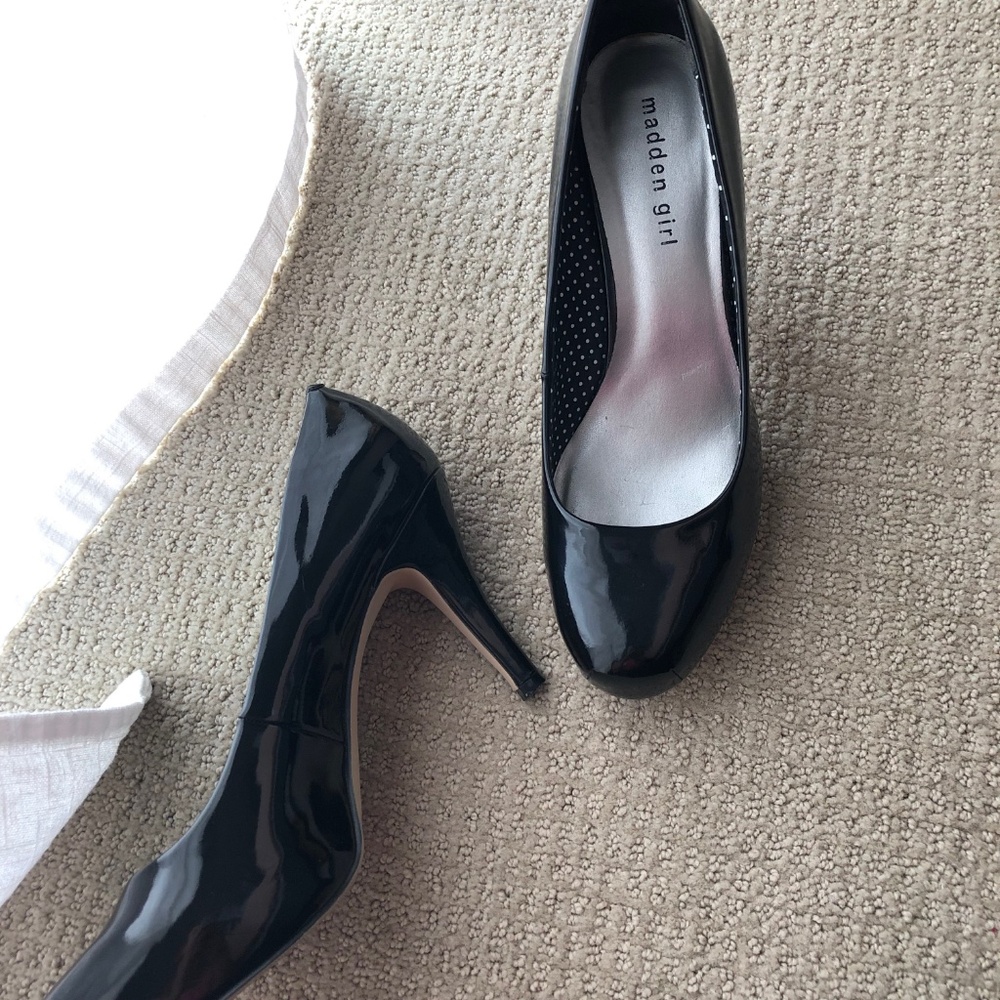 Classic Black Pump / Size 9